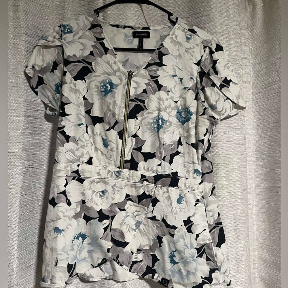 Jaanuu scrub top